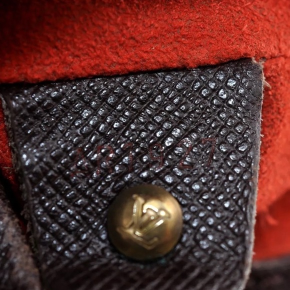 Louis Vuitton Damier Marais Bucket Shoulder Bag - Picture 7 of 8